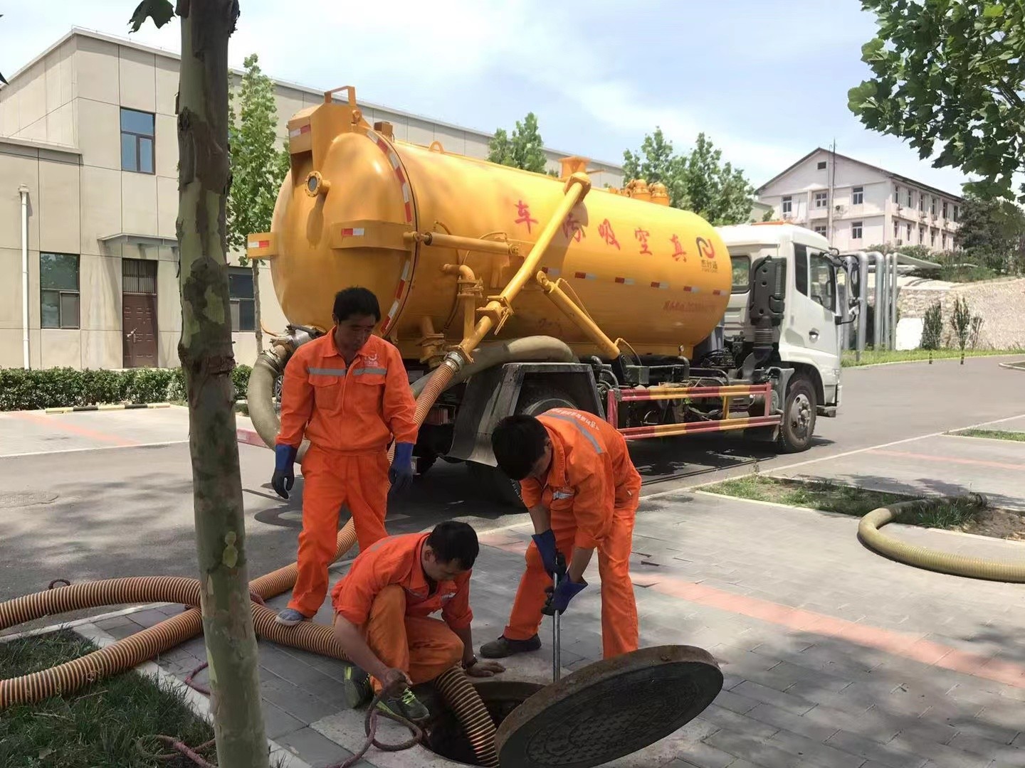 澄迈化粪池清理与5-8吨吸粪车施工效率分析